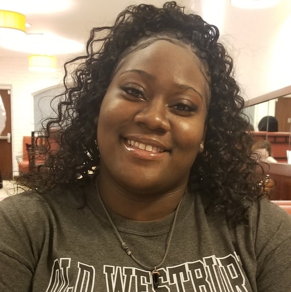 Meet your Posher, Gabrielle - Picture 1 of 6